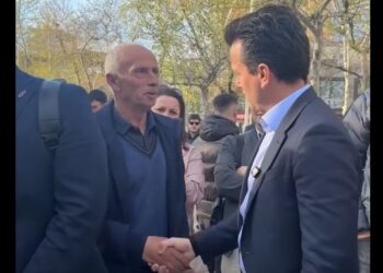 20 ditë jashtë Kuvendit/ Shehaj i bashkohet protestës: Deri në fund, pa kompromis