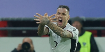 Urimi plot emocione nga Rey Manaj: Hajde zemra e Shqipërisë