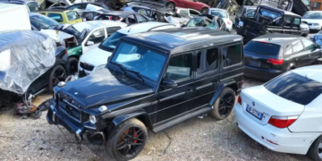 Lirohen hapësirat publike të zaptuara nga “varrezat” e automjeteve, Rama publikon videon