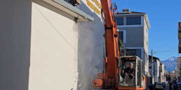 Ndërtimet pa leje/ IKMT nis prishjen e objekteve në Shkodër