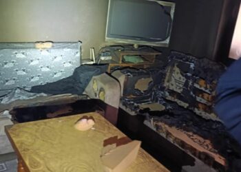 Përfshihet nga flakët banesa e pabanuar në Maliq, shmanget përhapja e zjarrit