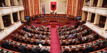Sot Kuvend, pritet votimi për ministrat e rinj pas dekreteve të Presidentit Begaj