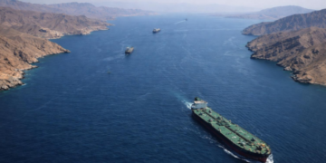 SHBA-të sfidojnë Kinën/ Lufta për naftën iraniane dhe kontrollin e Ngushticës së Hormuzit