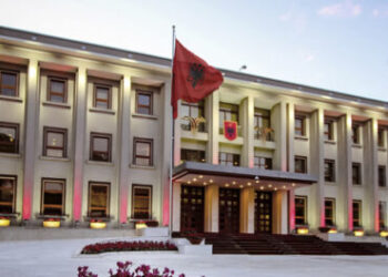 Presidenti Begaj dekreton emërimin e ambasadorëve të Katarit dhe të NATO-s