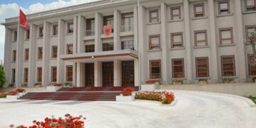 Vala e shkarkimeve në qeveri, nesër ceremonia e betimit për ministrat e rinj para Presidentit