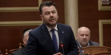“Rezolutë servile”/ Kapri në Kuvend: Qëllimi është të shpëtohet fati politik i Edi Ramës