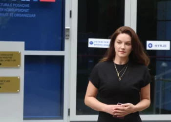 Gjyqi për dosjen “Veliaj”/ Mungon Ajola, avokati Haxhia: E pamundur të jetë në seancë është shtatzën