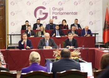 “Vijën e kuqe nuk e shkel për Belinda Ballukun dhe për asnjë”, Rama në mbledhjen e grupit të PS