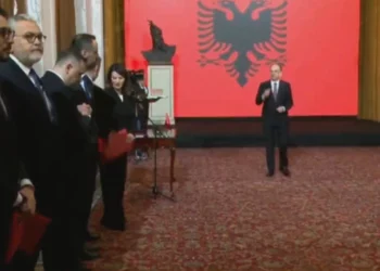Ndryshimet në qeveri, ceremonia në Presidencë, betohen shtatë ministrat e rinj