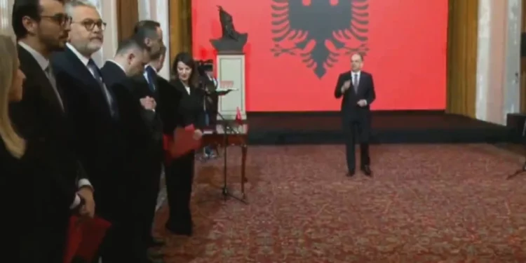 Ndryshimet në qeveri, ceremonia në Presidencë, betohen shtatë ministrat e rinj
