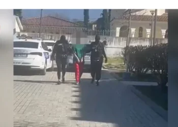 Në kërkim nga Gjermania për drogë, kapet 19-vjeçarja në Tiranë, pritet ekstradimi