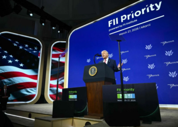 “Më lëpin këmbët!”, Trump poshtëron publikisht Princin e Arabisë Saudite