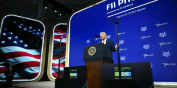 “Më lëpin këmbët!”, Trump poshtëron publikisht Princin e Arabisë Saudite