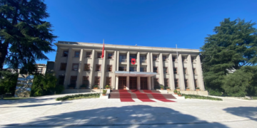 Shkarkohet komandanti i Forcës Ajrore, ja kush e zëvendëson