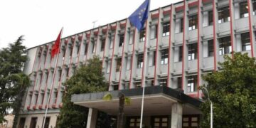 Ministria e Jashtme paralajmëron qytetarët: Shmangni udhëtimet në Lindjen e Mesme