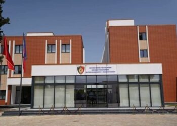 Ndjekje si në filma! Kanosën policinë me armë, arrestohet 43-vjeçari dhe i mituri në Shkodër