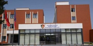 Ndjekje si në filma! Kanosën policinë me armë, arrestohet 43-vjeçari dhe i mituri në Shkodër