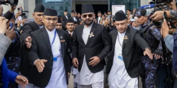 Ish-reperi Shah bëhet kryeministër i Nepalit, sfida për stabilitet dhe punësim