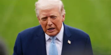 “Irani gënjen”, Trump: Kanë frikë t’i pranojnë bisedimet, druhen se i vret populli i tyre