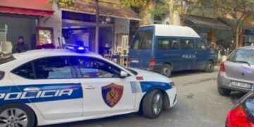 Plagosën me thikë adoleshentin në Shkodër, policia arreston një 25-vjeçar, shpallet në kërkim autori