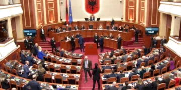 Përplasje në Kuvend, PS kalon votimet; PD braktis seancën