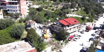 Prishen tre ndërtime të paligjshme në Vlorë, aksioni do të vijojë