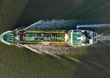 Irani bllokon Ngushticën e Hormuzit pas armëpushimit, Shtëpia e Bardhë reagon për negociatat