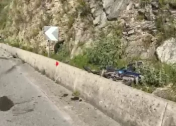 Aksident në Llaman të Himarës, makina përplaset me motorin, lëndohet 26-vjeçari