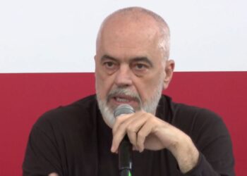 Edi Rama sulmon opozitën: “Lehin në Bruksel, do zhyten më shumë”