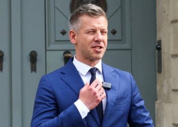 Kryeministri i ri i Hungarisë premton pezullimin e mediave shtetërore