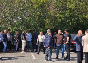 Protesta te Kryeministria, PD: Qytetarë nga rrethet i bashkohen tubimit, mobilizim masiv