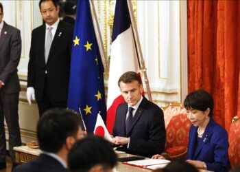Macron i bën thirrje SHBA-ve dhe Iranit për ulje të tensioneve në Ngushticën e Hormuzit