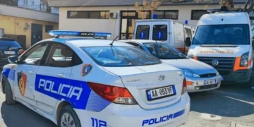 “Do ju vras”/ 35-vjeçari merr peng prindërit, vetëplagoset pas ndërhyrjes së policisë