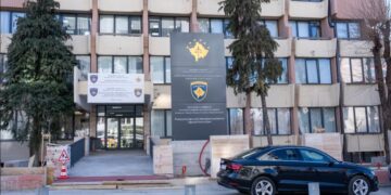 I akuzuar për krime lufte në Kosovë, arrestohet i dyshuari. Ja çfarë iu gjet në banesë