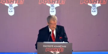 “Rrogat dhe pensionet më të ulëtat janë në vendin tonë”, Berisha gjatë protestës