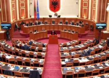 Interpleanca e Tabakut, shumica e deputetëve braktisin sallën. Ja çfarë ndodh në Kuvend