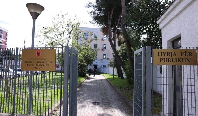 Veliaj-Dado në Administrativ, shoqërohet nga forcat speciale