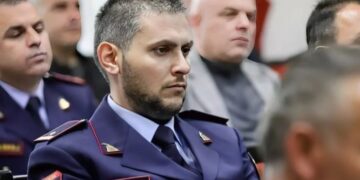 Hita mbledh drejtuesit e policisë: Luftë korrupsionit nga brenda