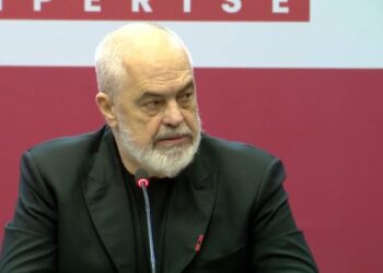 Rama pranon mangësitë, paralajmëron penalitete për qytetarët që s’zbatojnë rregullat