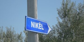 Tre persona grabisin me dhunë një automjet pranë Niklës, janë në arrati