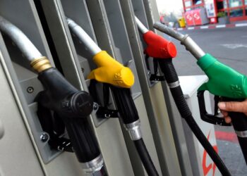 Nafta rekord në Shqipëri: 224 lek/litër, në RMV më lirë pas uljes së akcizës dhe TVSH-së