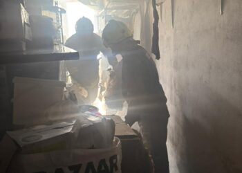 Përfshihet nga zjarri një apartament në Gjirokasër, zjarrfikësja në ‘luftë’ me flakët