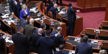Rrëzohen ankimimet në Kuvend, byroja lë në fuqi përjashtimet për Flamur Nokën dhe Elda Hotin