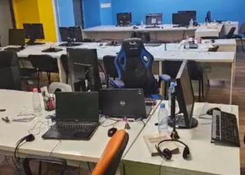 Mashtrimi kompjuterik me qytetarë të huaj, sekuestrohen 890 mijë euro dhe pajisje elektronike