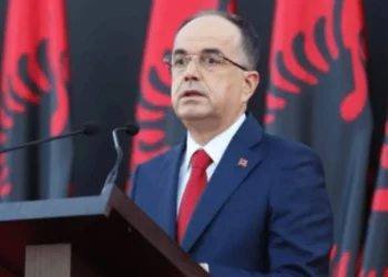 Presidenti Begaj dekreton lirimin nga detyra të 5 ambasadorëve (EMRAT)