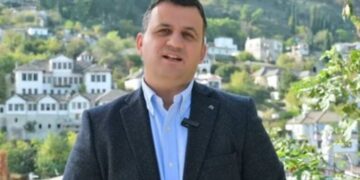 Bashkia e Gjirokastrës padi ndaj personit që përhapi lajmin e rremë për kryebashkiakun