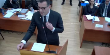 Gjyqi i themelit për Erion Veliajn, kryebashkiaku nuk u paraqit,shtyhet seanca. Zbardhen diskutimet